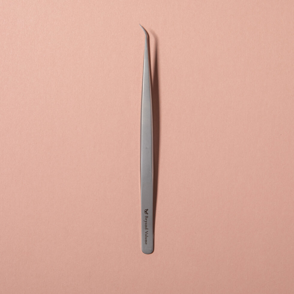 BV curved isolation tweezer The Lash Collection